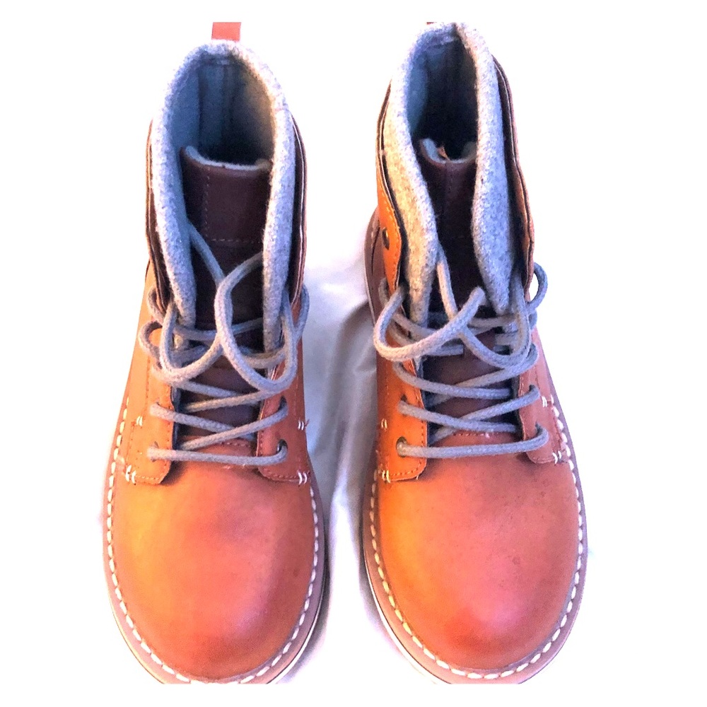 Size 2 kids boots.